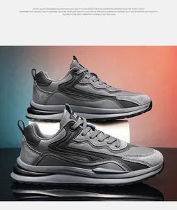 Vista dettagliata di scarpe da ginnastica casual in pelle grigia da uomo con suole spesse