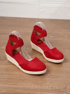 Alpargatas de cuña rojas para mujer con tiras cruzadas y suelas de paja trenzada