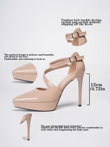Detailansicht nudefarbene spitze Sandalen mit 12cm Stiletto-Absatz und Plateau-Sohle