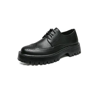 Klassische schwarze Brogue-Schuhe mit dicker Plateausohle und Schnürung für Herren