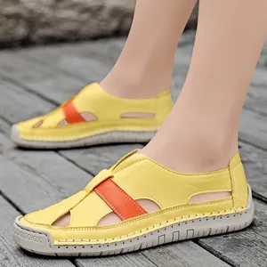 Sandalias romanas planas amarillas para mujer con suelas de goma antideslizantes