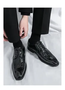 Schwarze glänzende Brogue-Schuhe aus Leder mit Krokodilmuster für Herren Business-Stil