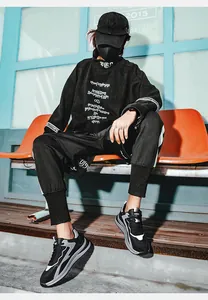Sneaker dad moderne nere e grigie con suola platform spessa in stile streetwear