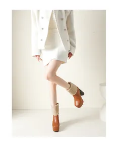 Stylish brown platform ankle boots with fleece lining for autumn and winter fashion.