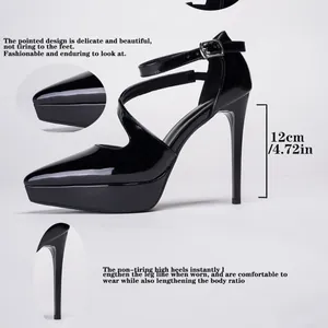 Elegante schwarze Plateau-High-Heels mit spitzer Zehenpartie und 12 cm Absatzhöhe.