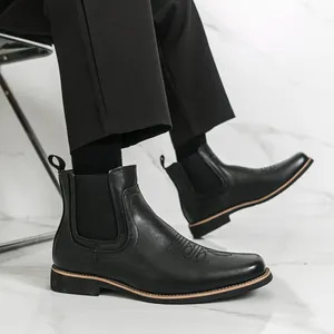 Vintage Herren Chelsea Boots aus schwarzem Leder mit Ziernähten an der Spitze