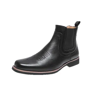 Klassische schwarze Chelsea-Boots für Herren mit Ziernähten und praktischer Zuglasche