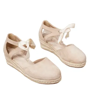 Elegantes alpargatas de cuña beige para mujer con lazo y diseño de punta redonda