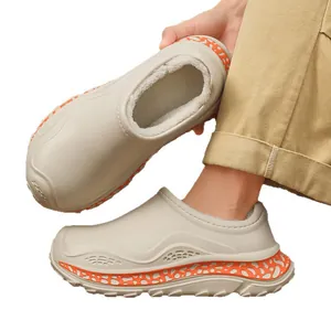 Comfortable winter fleece-lined clogs featuring a thick patterned sole for men and women