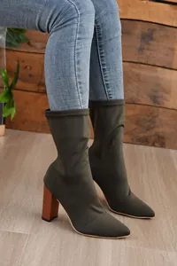 Elegante olivgrüne Stretch-Stiefeletten mit spitzer Zehenpartie und Blockabsatz