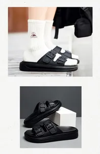 Vue détaillée des sandales noires pour hommes à semelle épaisse avec design à double boucle