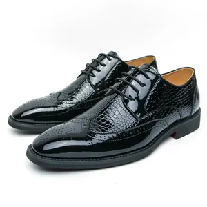 Klassische schwarze Herren-Brogue-Schuhe mit Krokostruktur und eleganter Flügelkappe