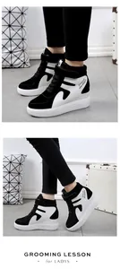 Détail de profil des baskets compensées montantes noires et blanches pour femmes à la mode