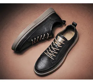 Detailansicht schwarzer Herren-Freizeitsneaker aus Leder mit stilvollen Schnürsenkeln