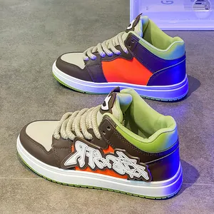 Sneaker alte da uomo alla moda con suole spesse nel design arancione verde marrone