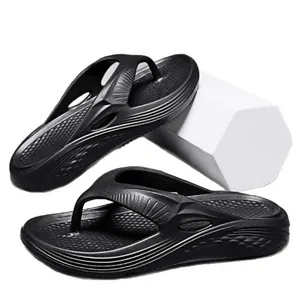 Komfortable sportliche Herren Zehentrenner in Schwarz für Strand und Freizeit im Sommer