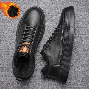 Schwarze, wasserdichte Leder-Freizeitschuhe für Herren mit warmem Kunstfellfutter