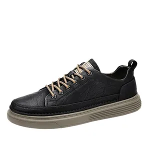 Stilvolle Outdoor-Freizeitschuhe für Herren aus schwarzem Leder mit khakifarbener Sohle