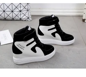 Vue détaillée des baskets compensées montantes noir et blanc avec scratch et plateforme