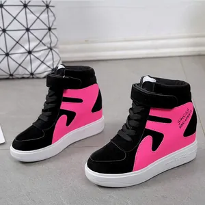 Baskets compensées montantes à la mode rose et noir avec détail de bande Velcro