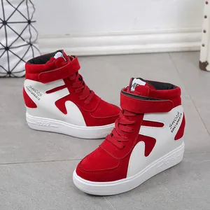 Baskets montantes à plateforme bicolores rouge et blanc avec talon compensé et scratch