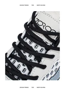 Primo piano della tomaia in mesh traspirante e allacciatura delle sneaker da uomo