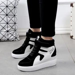 Vue détaillée des baskets compensées montantes noir et blanc avec sangle velcro