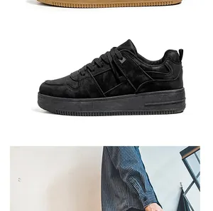 Zijaanzicht van zwarte suède casual sneakers voor heren met een dikke platformzool