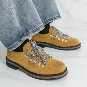 Lässige senfgelbe Wildleder-Oxfordschuhe für Herren mit gestreiften Wanderschnürsenkeln