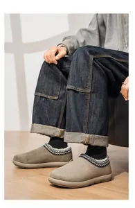 Détail des chaussures d'hiver en daim pour hommes avec une doublure polaire chaude