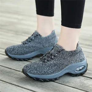 Baskets en maille grise pour femmes avec semelle à coussin d'air pour la marche