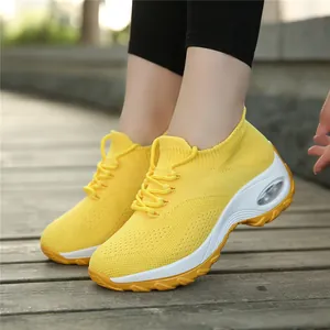 Baskets en maille jaune respirantes pour femmes avec semelles à coussin d'air pour la marche