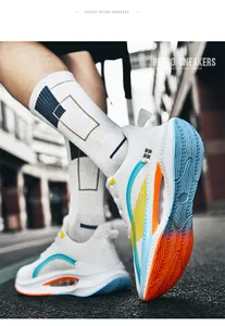 Lightweight carbon plate running shoes for men with shock absorption and mesh upper