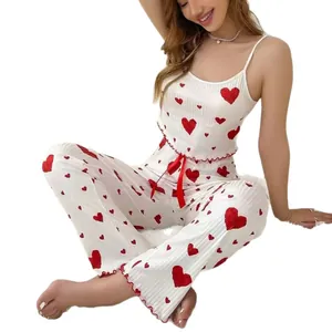 Conjunto de pijama de dos piezas para mujer con estampado de corazones rojos y pantalón