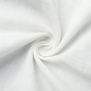 Gros plan sur la texture du tissu en lin blanc respirant avec un motif en spirale