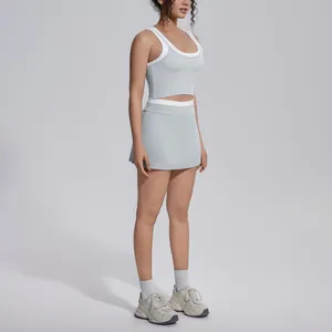 Side view of a contrast-color yoga set featuring a crop top and high-waisted sports skirt.