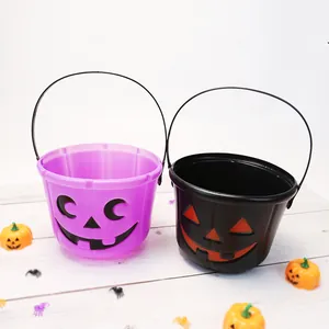 Paire de seaux à bonbons citrouille d'Halloween en violet et noir avec des visages