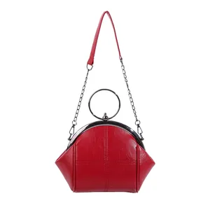 Sac à bandoulière rouge élégant en forme de coquille avec poignée ronde et chaîne