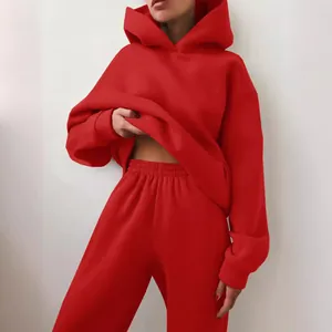 Gemütlicher roter Damen-Trainingsanzug bestehend aus Oversize-Hoodie und Jogginghose