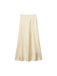 Elegante falda midi de satén de línea A con cintura alta en crema y acabado sedoso