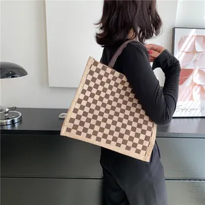 Sac cabas en toile à damier marron et beige élégant pour un usage quotidien décontracté