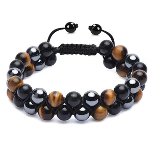 Vue détaillée du bracelet tressé à double rangée en œil de tigre et onyx noir