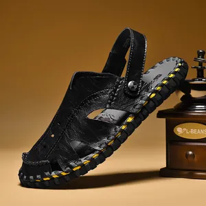 Sandali da uomo in pelle nera traspiranti con punta chiusa e design traforato estivo