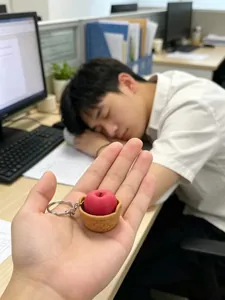 Mini 3D-gedruckter Apfelkorb-Schlüsselanhänger als Antistress-Spielzeug fürs Büro