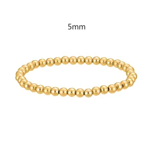 Vista dettagliata del bracciale elastico con perle d'oro da 5 mm in acciaio inossidabile