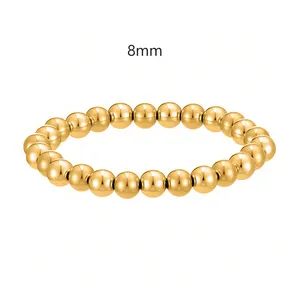 Vista dettagliata del bracciale elastico a sfere dorate da 8mm in acciaio inox