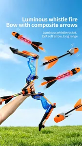 Dettaglio del set arco luminoso con frecce morbide in EVA per sport all'aperto bimbi