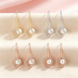 Elegante geometrische Perlenohrringe mit Strasssteinen in Gold- und Silberschliff