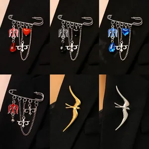 Colección de refinados broches de estilo kazajo con colgantes de pájaro y corazón