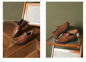 Bruine heren instapschoenen voor zakelijk gebruik met zachte zool en unieke stiksels.